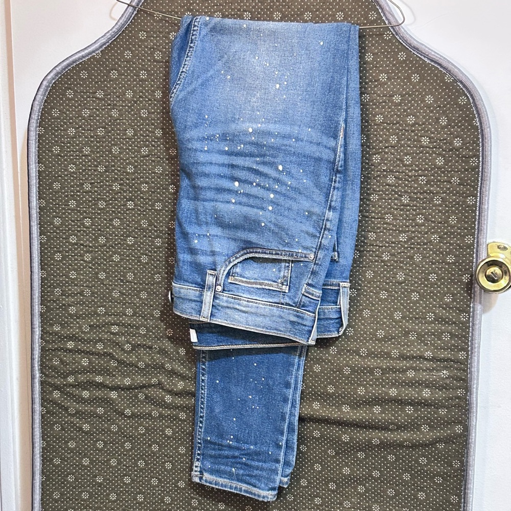 Brand new Hudson jeans with a knee cut size 32 from saks fifth
